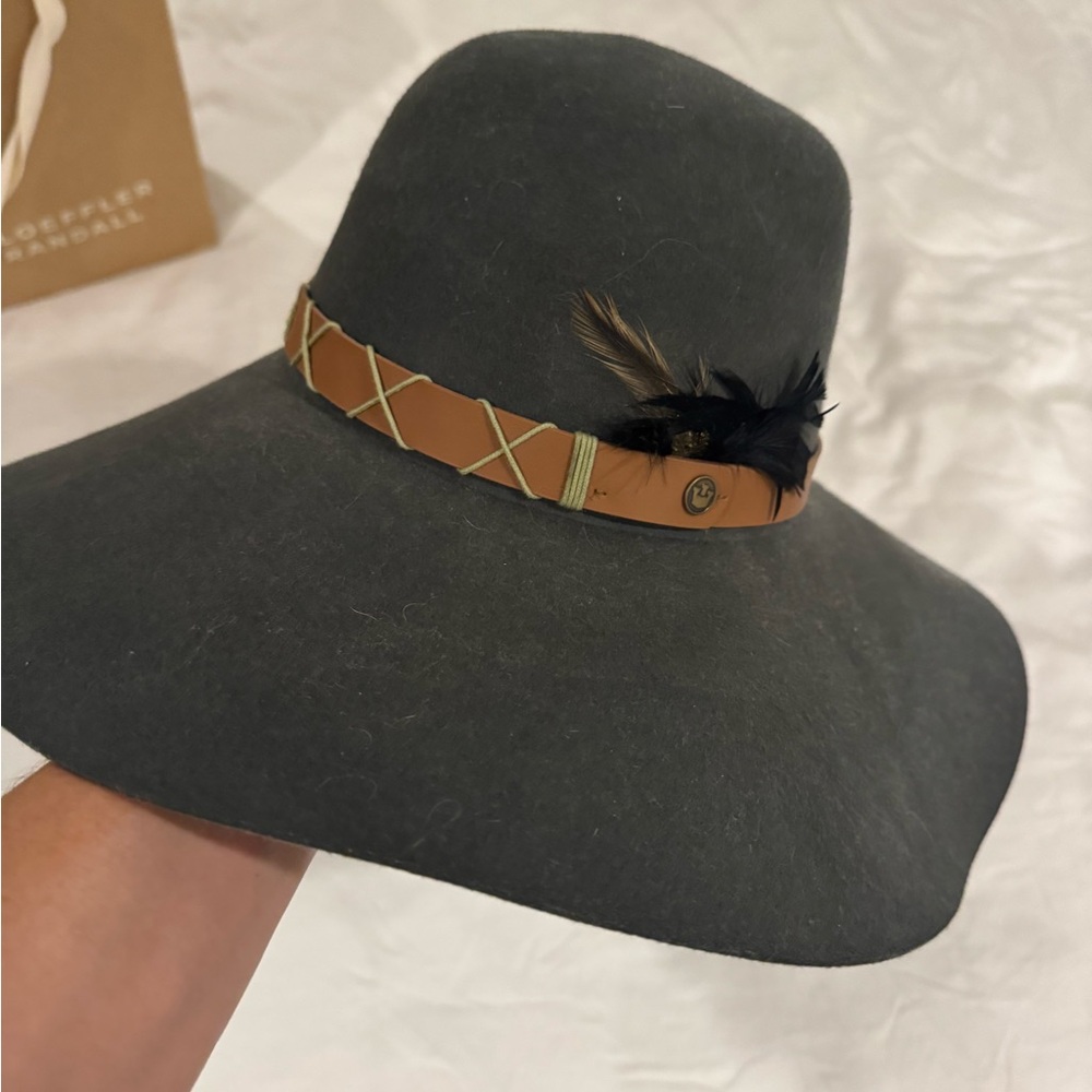 Goorin Bros brown Hat with Feather Accent size medium